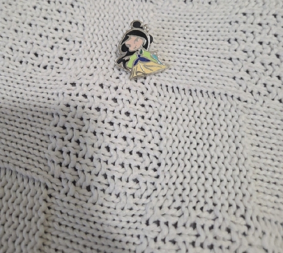 3/$25 ❤️ Princess Trading Pin - Picture 3 of 4